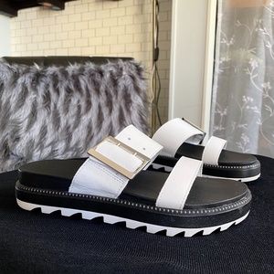 Sorel Roaming Buckle Slide sandals - women 6.5/7